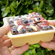 Load image into Gallery viewer, Haakaa Baby Food and Breast Milk Freezer Tray
